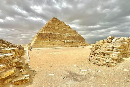 Private Full Day Tour to Giza Pyramids, Sakkara & Dahshur