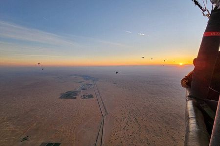 Sunrise Hot Air Balloon Tour over Dubai Desert