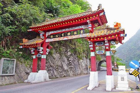 Hualien Day Tour: Taroko Gorge, Qingshui Cliffs & Qixingtan Beach