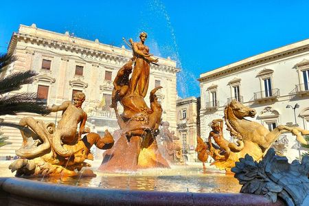 Siracusa & Noto: small group tour from Taormina