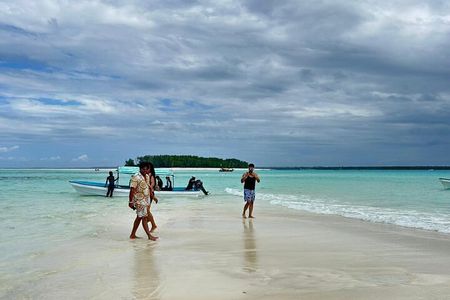 Zanzibar Mnemba Atoll Seafood BBQ Lunch and Sea Turtles Aquarium
