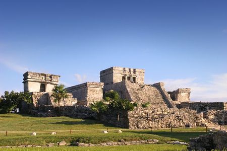 Visit to Tulúm, COBA and a Cenote, with lunch included.