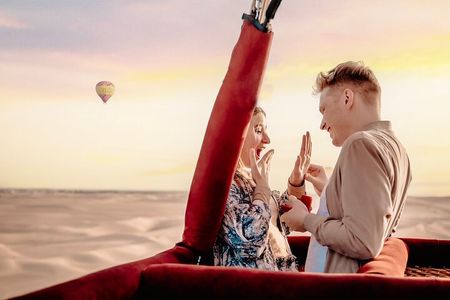 Dubai: Hot Air Balloon & Classic Land Rover Desert Ride