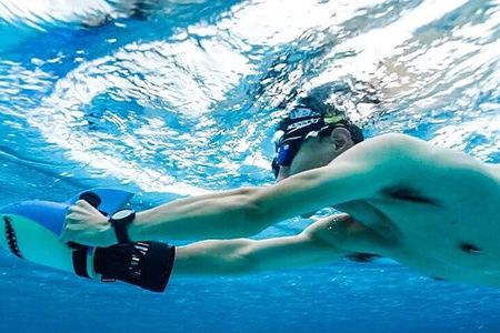 Snorkeling with underwater scooter in Taha’a lagoon from Raiatea