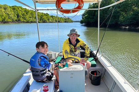 Trinity Inlet Self-Drive Pontoon Boat Hire in Cairns