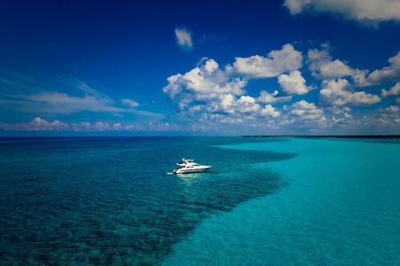 All inclusive Tulum: 4 hours Luxury Yacht 58' Azimut