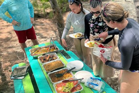 6HR-Iguana island and conch cooking experience with snorkeling