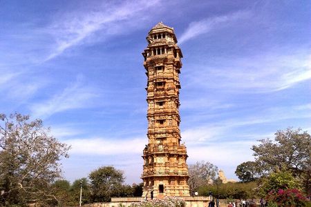 Chittorgarh Fort Day Trip from Udaipur with Guide Tickets & Lunch