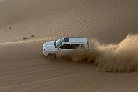 Abu Dhabi: 4-Hour Morning Safari with Camel Ride & Sand boarding