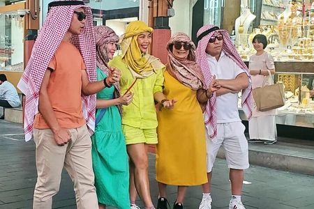 Dubai Private Tour of Creek, Souks, Frame, and Burj Khalifa Entry