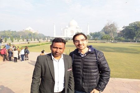 Private Taj Mahal Tour from Delhi by Car with Entry fees & Lunch