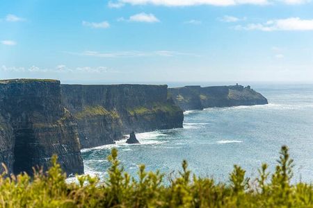 Explore the Cliffs of Moher & Bunratty Castle in Comfort 
