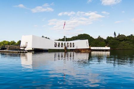 Early Access Pearl Harbor, USS Arizona & Historic Honolulu Tour