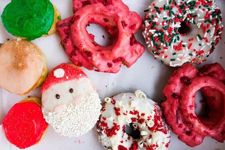 Seattle Holiday Donut Adventure & Walking Food Tour
