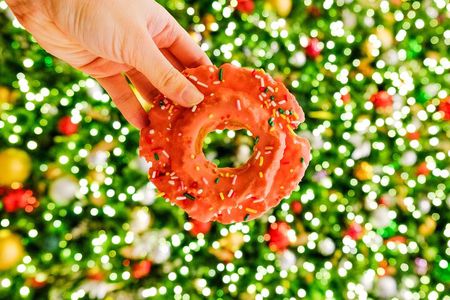 Delicious Donuts & Holiday Cheer: Seattle Food Tour