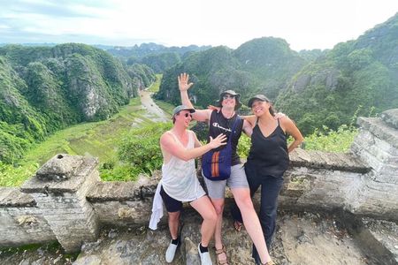Hoa Lu - Trang An - Mua Cave - LIMOSINE TRANFSER