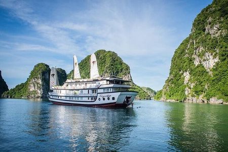 Bai Tu Long Bay 2 Day 1 Night Cruise