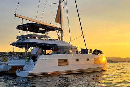 Chania: Afternoon Catamaran trip - Dinner, Drinks & Sunset