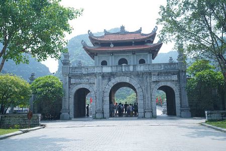 Full Day Hoa Lu/Tam Coc/ Mua Cave Tour by Limousine Bus