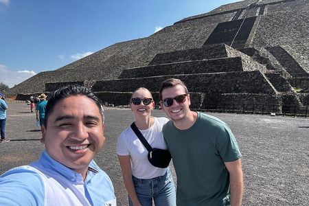 Private Tour: Teotihuacán/Basílica de Guadalupe Hotel Pick Up