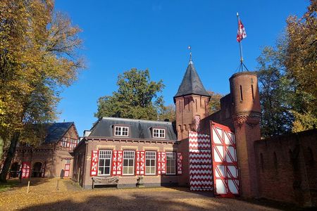 Small Group Tour to Muiderslot & Castle de Haar from Amsterdam