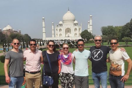 Private Taj Mahal Sunrise and Old Delhi Tour from New Delhi