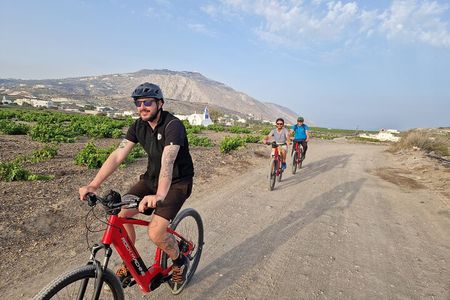 Santorini: E-bike tour experience