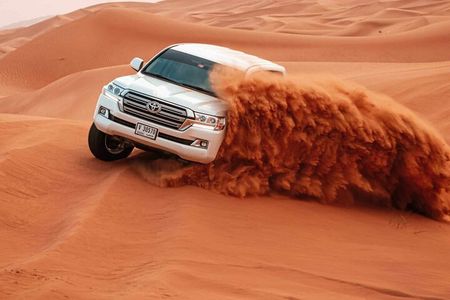 Evening Desert Safari Tour with BBQ Dinner and Live Show in Dubai
