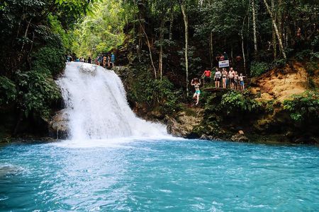 Private Blue Hole and Dunn's River Falls Tour with Transportation