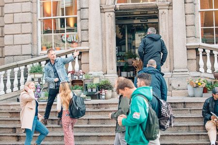 Dublin 6 Whiskey Tasting & 3 Food Pairing Walking Tour with Local