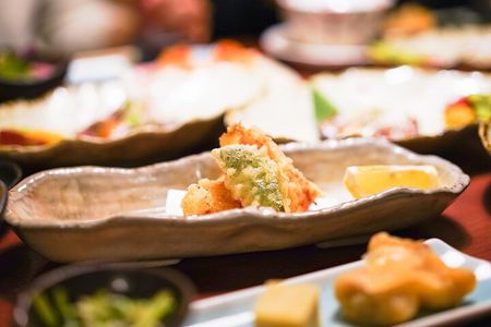 Kyoto Premium Night Foodie Tour in Gion(9+dishes + Sake tastings)