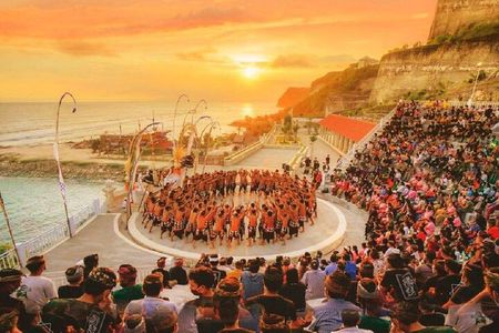 Uluwatu Temple - Kecak Dance - Seafood Dinner - All Inclusive