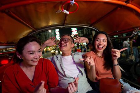 Bangkok Night Tour: Wat Arun, Wat Pho, Chinatown & Tuk Tuk Ride