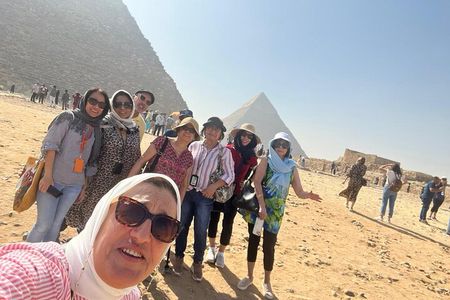 Private Tour to The Pyramids Egyptian Museum & Bazaar from Cairo