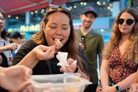 Hong Kong Street Food Tour with Locals - Dim Sum, Wonton & more