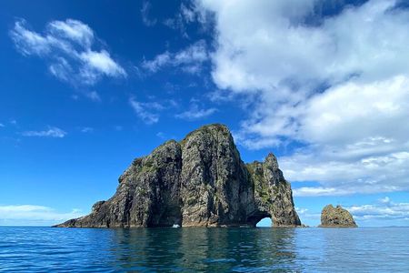 Hole in the Rock Cruise & Island Tour - with two island stopovers