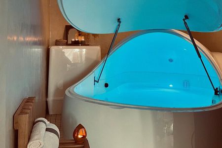 Ultimate relaxation Pack 45min floating session and 45min Massage