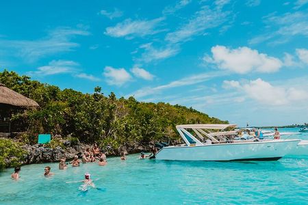 5 Islands Speedboat Cruise incl. Snorkeling in Blue Bay + Lunch at Ile aux Cerfs