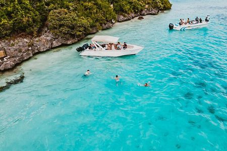 5 Islands Speedboat Cruise incl. Snorkeling in Blue Bay + Lunch at Ile aux Cerfs