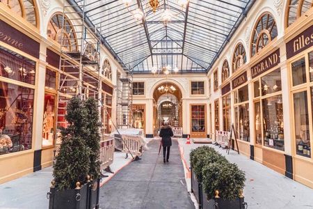 5 Hour Walking Tour in Paris with Licensed Guide 