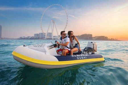 Dubai: Private Guided Sunset Boat Tour