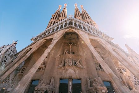 Barcelona: Sagrada Familia Semi-Private Guided Tour

