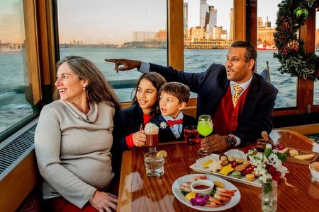 Christmas Holiday Statue & Skyline Cocoa Cruise