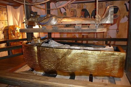 Guided day tour to Hatshpsute Temple