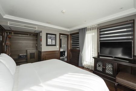  3-Day Hera Cruise Tour in Halong Bay from Hanoi