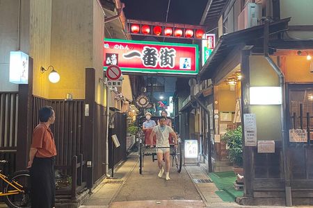 Bar and Izakaya Hopping Night Tour in Takayama