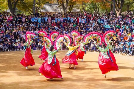 Private Day Trip to Korean Folk Village and Hwaseong Fortress