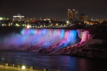 Niagara Falls Evening Tour with Boat, Journey, Dinner & Fireworks