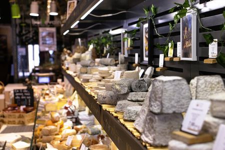 Full day Bordeaux Historic Gourmet Walking and Médoc Tour