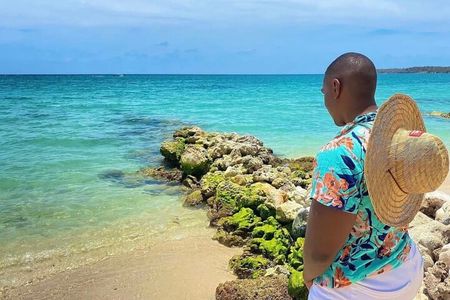 Visit Barú by boat and enjoy a day at Freedom Beach Club